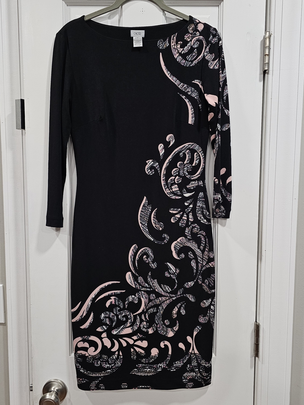 Caché Black Pink Scroll Paisley Fitted Sheath Dress Size 2 Long Sleeve Boat Neck
